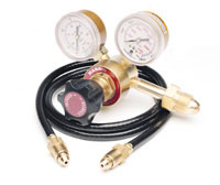 DELUXE ADJUSTABLE GAS REGULATOR AND HOSE KIT