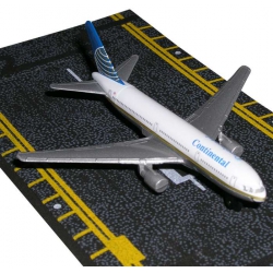 HOT WINGS CONTINENTAL AIR 767