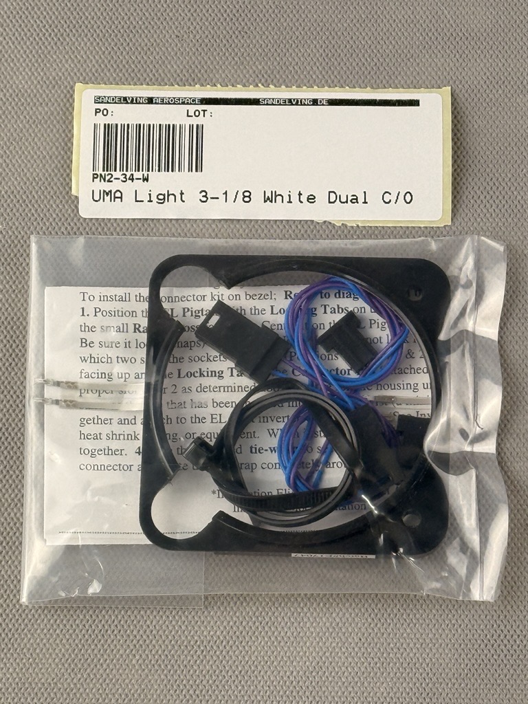 UMA Light 3-1/8 White Dual C/O