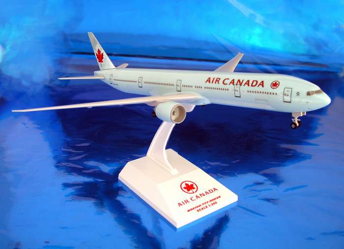 Boeing 777-200LR 1:200 Air Canada Hogan Wings 0335